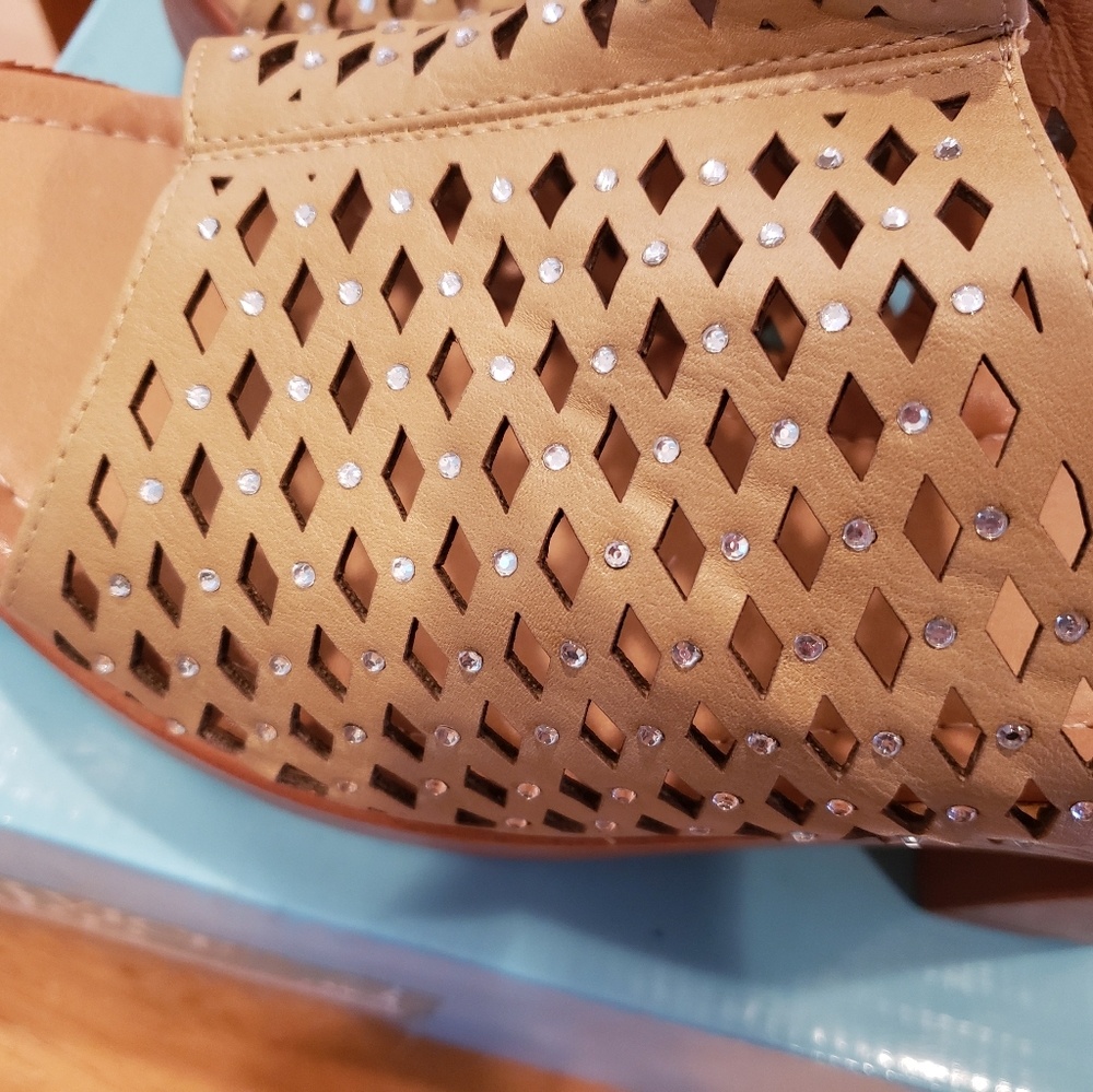New! Ladies sandals